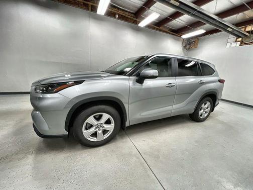Celestial Silver Metallic 2023 Toyota Highlander LE