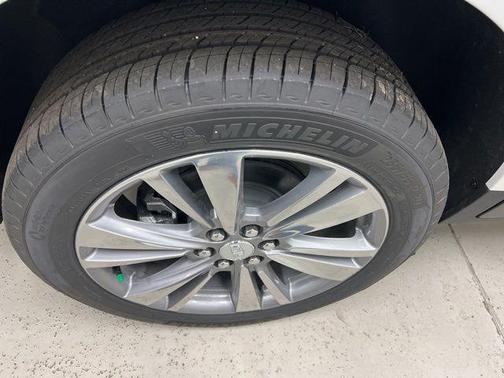 Crystal White Tricoat 2026 Cadillac XT5 Premium Luxury