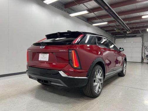 2025 Cadillac OPTIQ Luxury 2 AWD