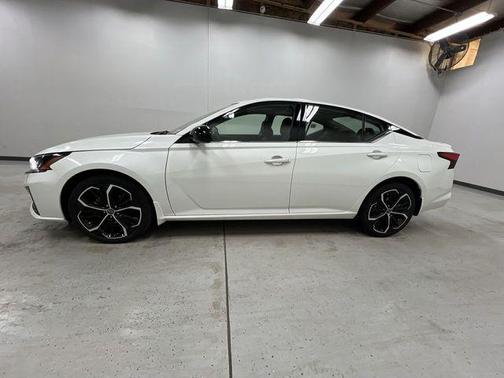 2023 Nissan Altima SR Intelligent AWD