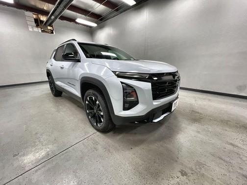 Polar White Tricoat 2026 Chevrolet Equinox AWD RS