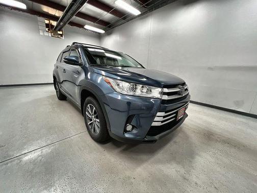 Shoreline Blue Pearl 2019 Toyota Highlander Hybrid XLE