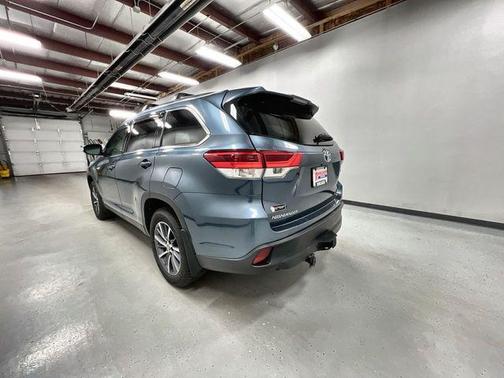 Shoreline Blue Pearl 2019 Toyota Highlander Hybrid XLE