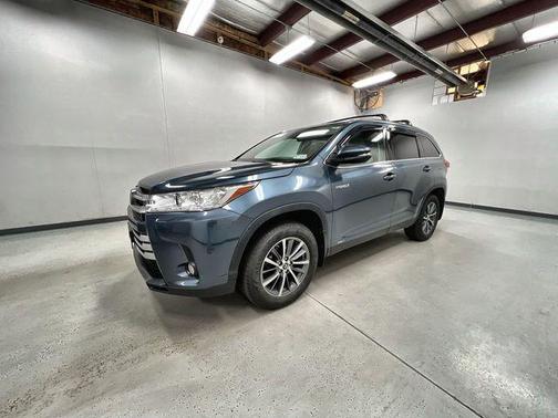 Shoreline Blue Pearl 2019 Toyota Highlander Hybrid XLE