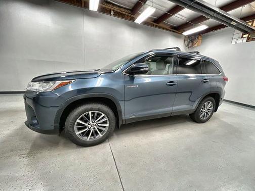 Shoreline Blue Pearl 2019 Toyota Highlander Hybrid XLE