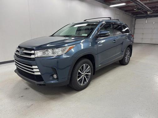 Shoreline Blue Pearl 2019 Toyota Highlander Hybrid XLE