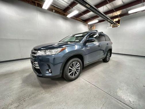 Shoreline Blue Pearl 2019 Toyota Highlander Hybrid XLE
