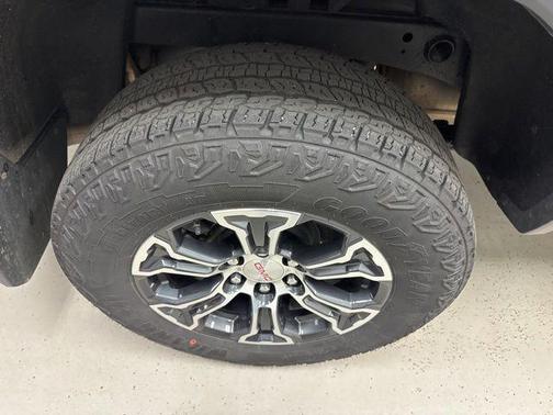 Onyx Black 2024 GMC Canyon AT4