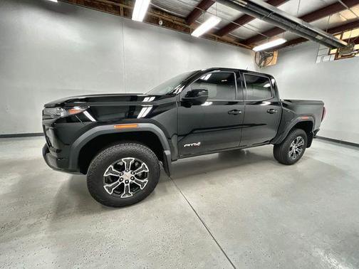 Onyx Black 2024 GMC Canyon AT4