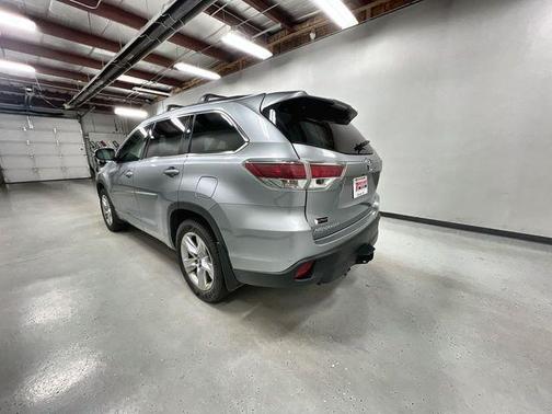 Silver Sky Metallic 2016 Toyota Highlander Limited