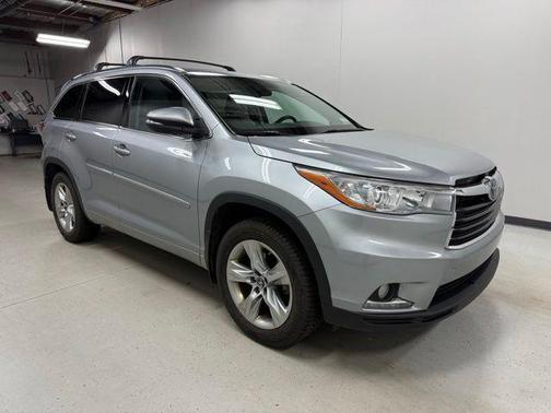 Silver Sky Metallic 2016 Toyota Highlander Limited