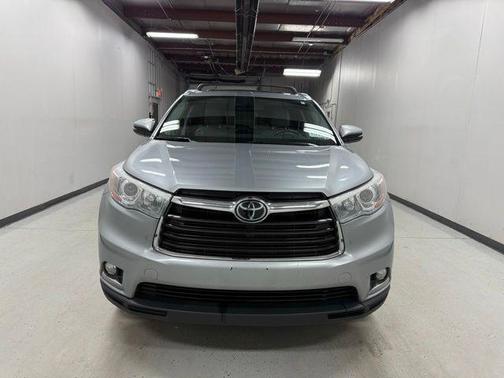 Silver Sky Metallic 2016 Toyota Highlander Limited