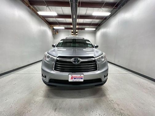 Silver Sky Metallic 2016 Toyota Highlander Limited