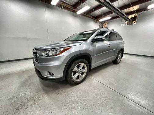 Silver Sky Metallic 2016 Toyota Highlander Limited