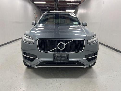 Bright Silver Metallic 2017 Volvo XC90 T6 Momentum