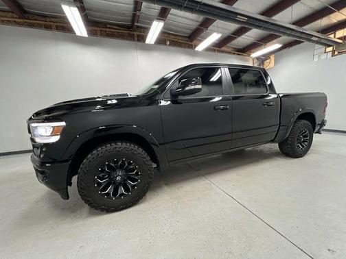 Diamond Black Crystal Pearlcoat 2022 RAM 1500 Laramie