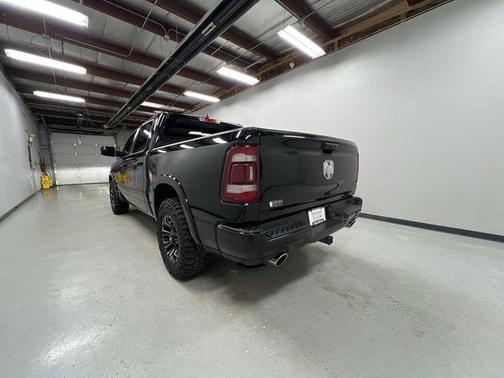 Diamond Black Crystal Pearlcoat 2022 RAM 1500 Laramie