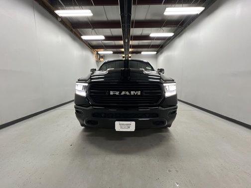 Diamond Black Crystal Pearlcoat 2022 RAM 1500 Laramie
