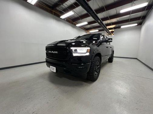 Diamond Black Crystal Pearlcoat 2022 RAM 1500 Laramie