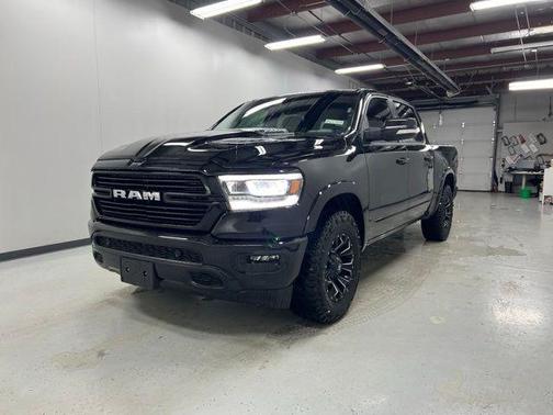 Diamond Black Crystal Pearlcoat 2022 RAM 1500 Laramie