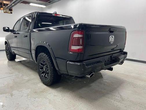 Diamond Black Crystal Pearlcoat 2022 RAM 1500 Laramie
