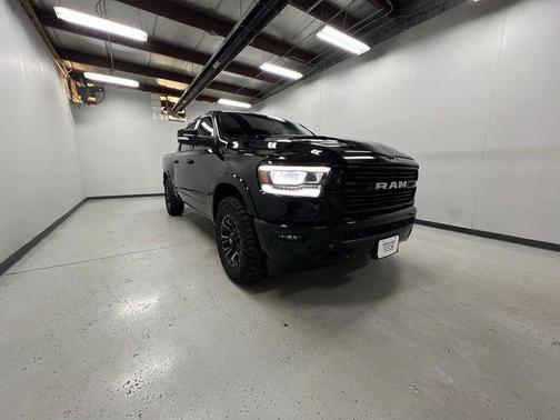 Diamond Black Crystal Pearlcoat 2022 RAM 1500 Laramie