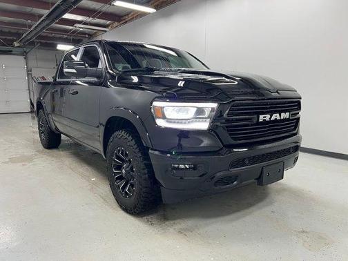 Diamond Black Crystal Pearlcoat 2022 RAM 1500 Laramie