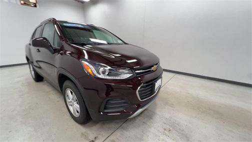 Black Cherry Metallic 2022 Chevrolet Trax LT
