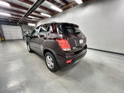 Black Cherry Metallic 2022 Chevrolet Trax LT