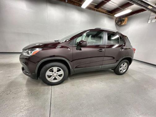 Black Cherry Metallic 2022 Chevrolet Trax LT
