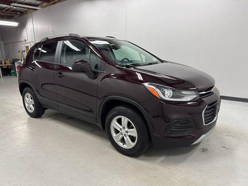 Black Cherry Metallic 2022 Chevrolet Trax LT