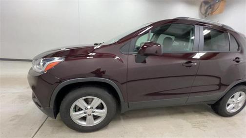 Black Cherry Metallic 2022 Chevrolet Trax LT