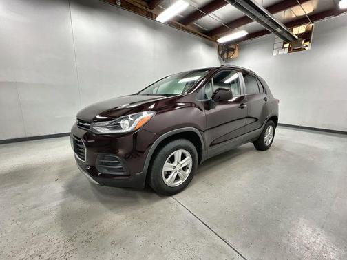 Black Cherry Metallic 2022 Chevrolet Trax LT