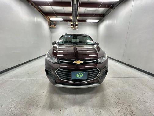 Black Cherry Metallic 2022 Chevrolet Trax LT