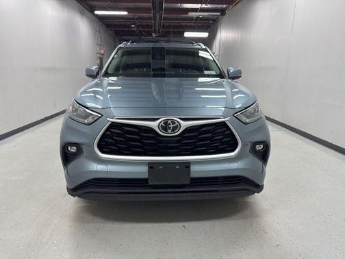 Moon Dust 2020 Toyota Highlander XLE