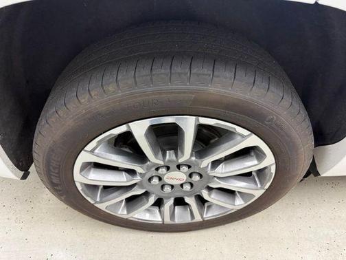 White Frost Tricoat 2023 GMC Acadia Denali