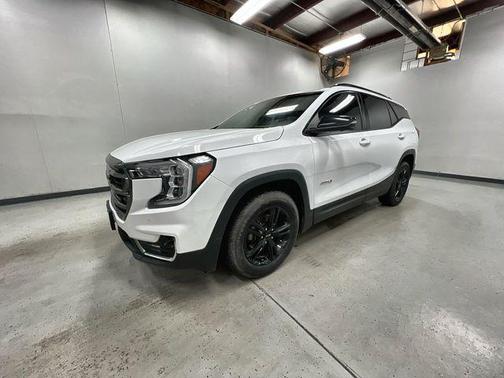 Summit White 2022 GMC Terrain AWD AT4