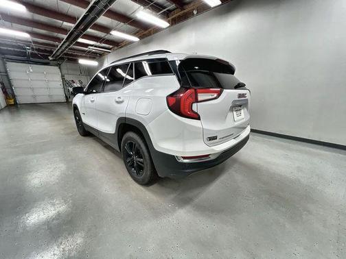 Summit White 2022 GMC Terrain AWD AT4