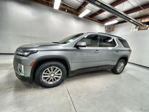 Sterling Gray Metallic 2023 Chevrolet Traverse LT Cloth