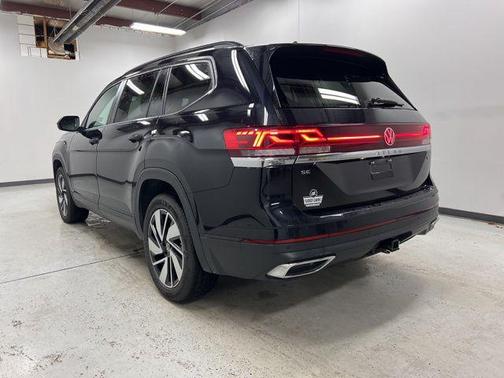 2024 Volkswagen Atlas 2.0T SE w/Technology 4MOTION