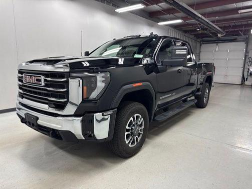 Onyx Black 2025 GMC Sierra 2500 SLE
