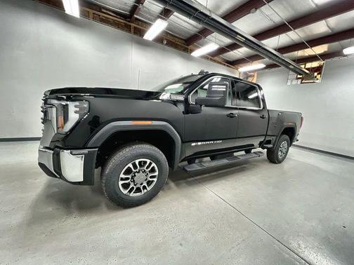 Onyx Black 2025 GMC Sierra 2500 SLE