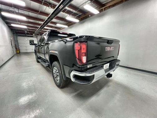 Onyx Black 2025 GMC Sierra 2500 SLE
