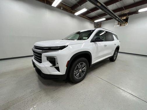 Summit White 2026 Chevrolet Traverse LT