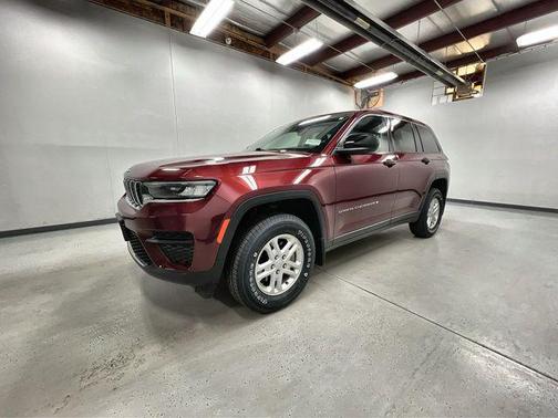 Velvet Red Pearlcoat 2023 Jeep Grand Cherokee Laredo