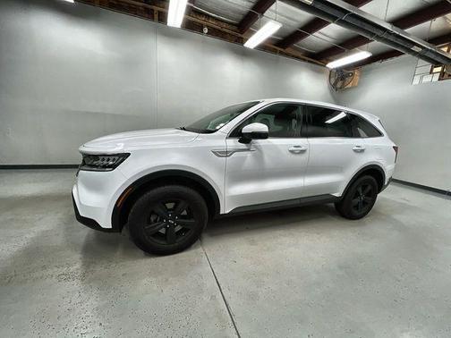 Glacial White Pearl 2021 Kia Sorento LX