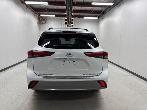 Wind Chill Pearl 2023 Toyota Highlander Platinum