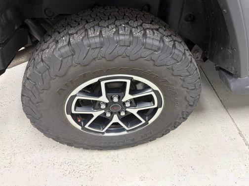 Granite Crystal Metallic Clearcoat 2024 Jeep Wrangler Rubicon
