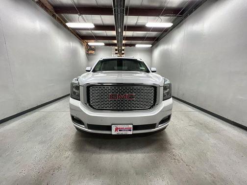 White Frost Tricoat 2016 GMC Yukon Denali