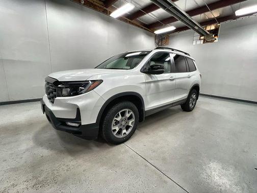 Platinum White Pearl 2022 Honda Passport AWD TrailSport